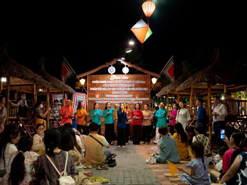 Nghệ nhân biểu diễn Bài chòi với những câu hò đặc sắc