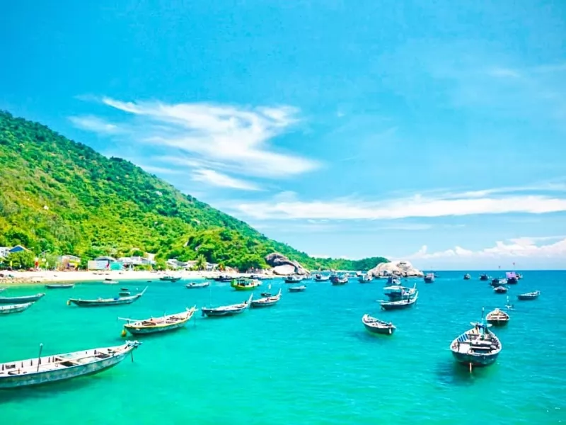 Biển xanh trong tại Cù Lao Chàm