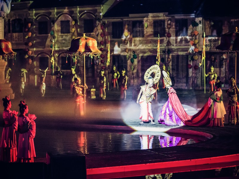 Nghi lễ cưới hỏi của người Chăm Pa được tái hiện sống động trên sân khấu show thực cảnh Hội An