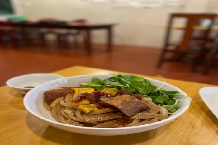 Dù ngày rằm hay mồng một bạn vẫn có thể thưởng món cao lầu tại Hội An