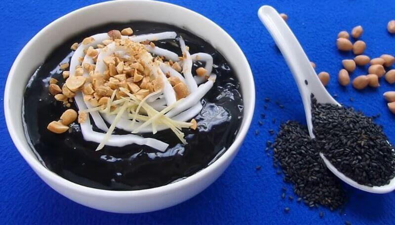 Hoi An black sesame sweet soup - the perfect piece for the Hoi An food picture