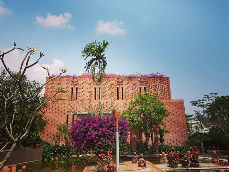 Không gian thanh bình của làng gốm Thanh Hà