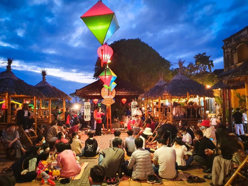 Experience Hoi An travel guide during peak season to minimize extra costs
