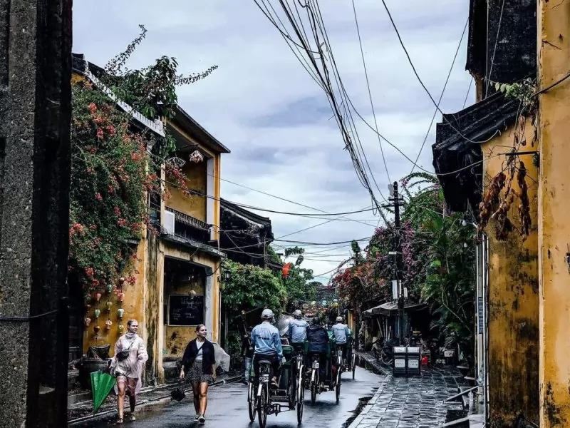 Kinh nghiệm du lịch Hội An ngày mưa, đừng quên mang theo ô, dù