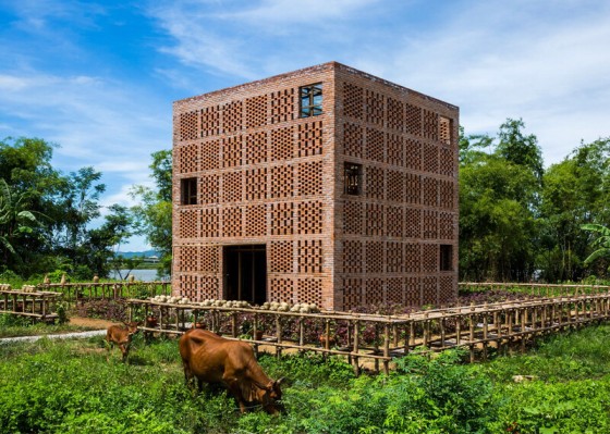 Le Duc Ha terracotta workshop