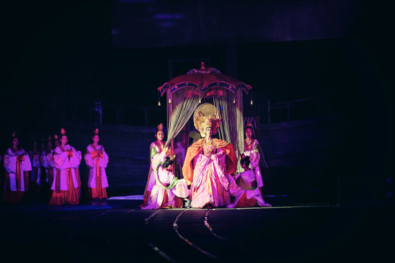 Màn “Đám Cưới" - tái hiện hình ảnh nàng công chúa Trần triều, người đã mang đến hòa bình cho Đại Việt