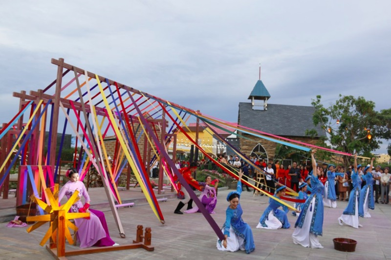 Minishow Bà chúa Tằm Tang tại công viên Ấn tượng Hội An