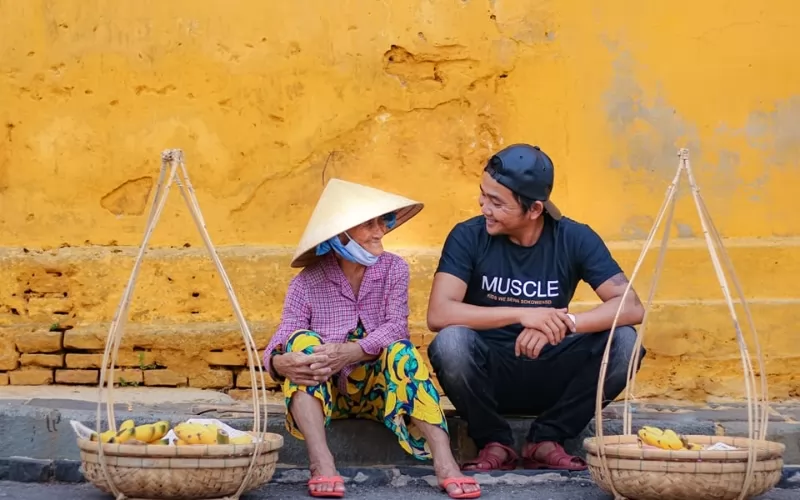 Hình ảnh nhịp sống thư thái và bình dị của người dân phố cổ Hội An