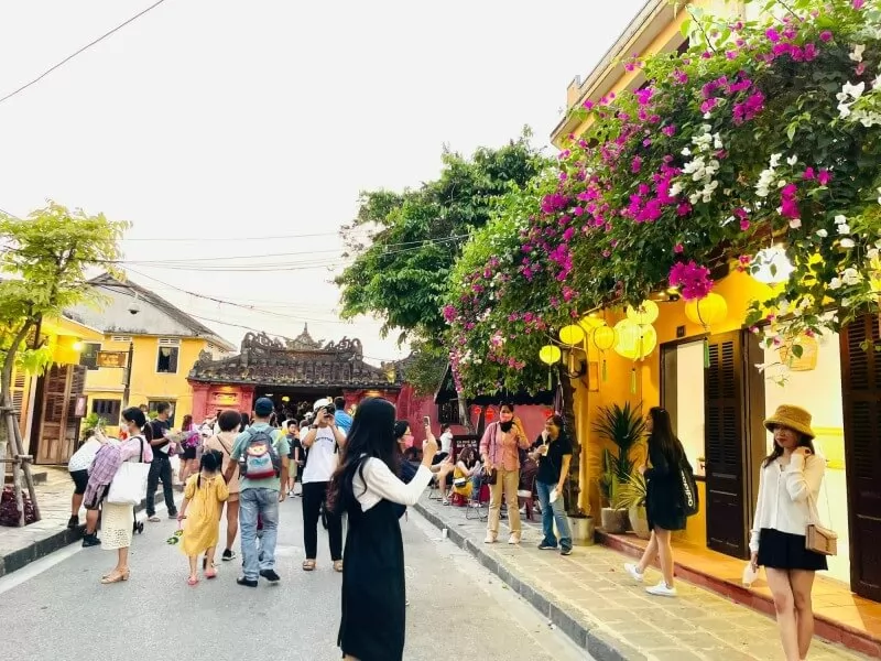 Favorable weather enhances visitors' comfort while exploring the ancient town.